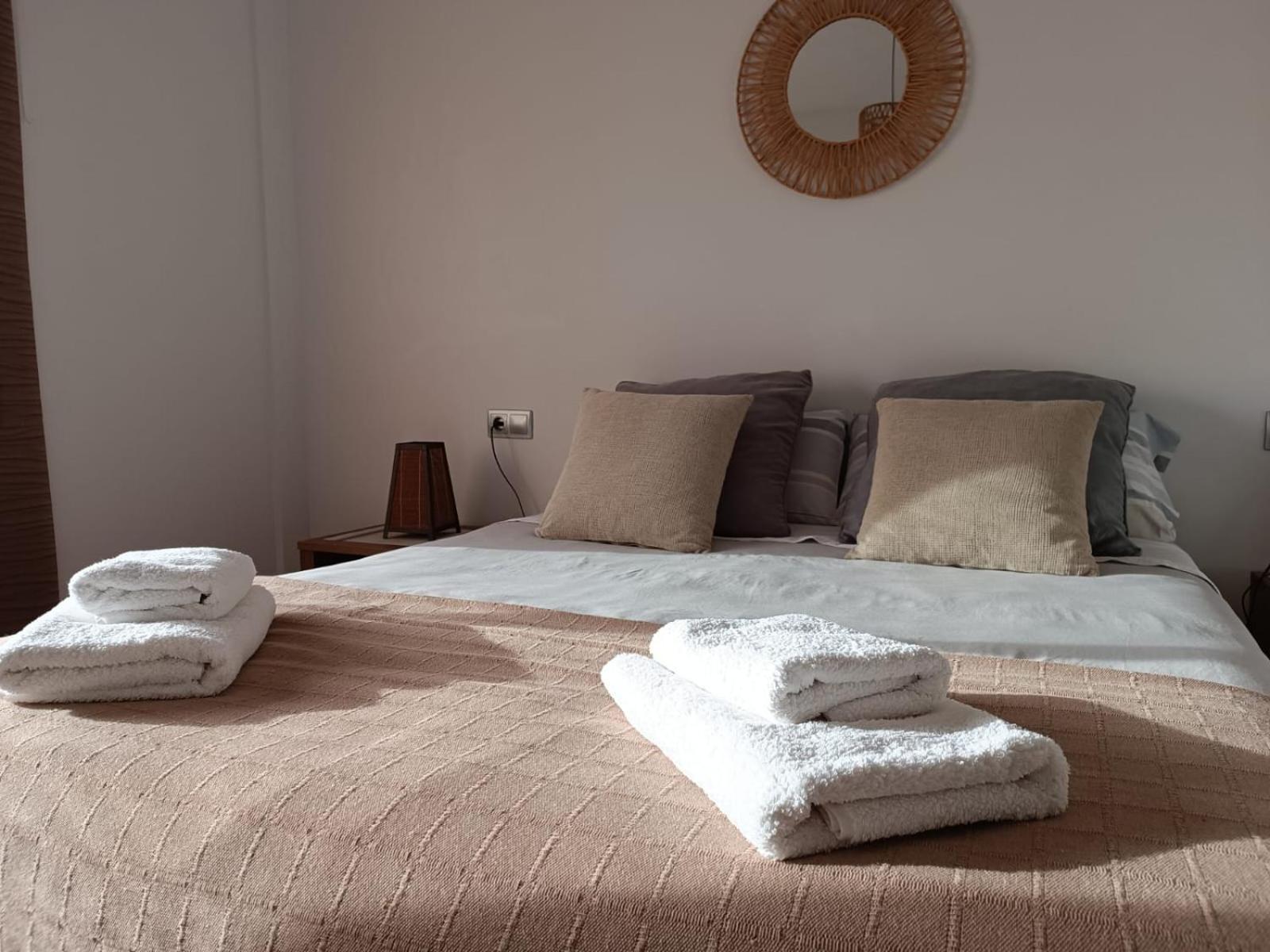 Apartamento Plaza De La Iglesia Делтебре Екстериор снимка